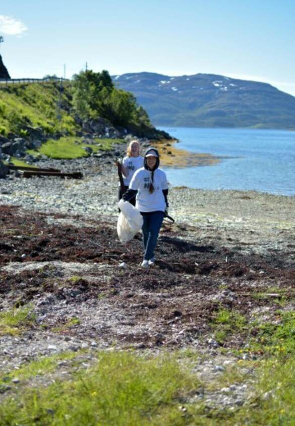 Hurtigruten - Ms Roald Amundsen - Cleaning beaches.jpg